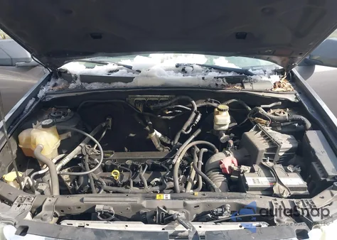 2011 Ford Escape Xls z USA, uszkodzony, nr VIN 1FMCU9C75BKA50667